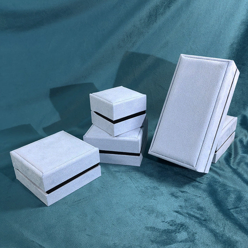 661# Clover jewelry box, imitation leather, grass green, sky blue, fashion jewelry box, ring, earrings, necklace, bracelet, gift box.